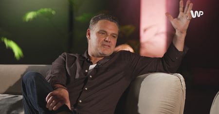 "Muszę utrzymać rodzinę". Nie ukrywa, dlaczego wciąż gra