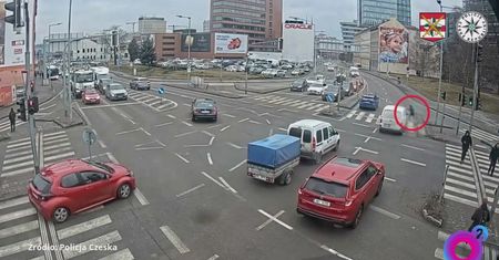 Spójrzcie na światło. Tak zachowała się piesza. Fatalny finał