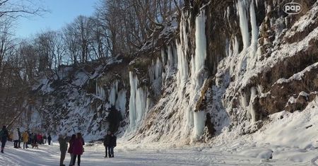 Wyjątkowy widok. Skalne urwiska zmieniły się w dzieła sztuki