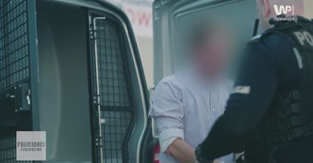Awantura przy radiowozie. "Koszulę za 100 euro żeście porwali"