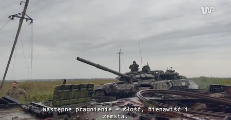 Wszystko zaczęło się w nocy. Od tamtej pory nikt nie zdjął munduru