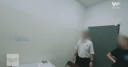 Powerbank w kieszeni i policja w akcji. "Co pan z nas robi głupków?"