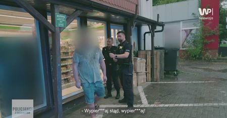 Wchodził pod auta i zaatakował. Tak skończyła się interwencja policji