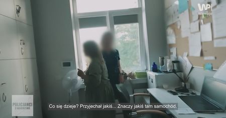 Ręcznik w oknie uruchomił lawinę podejrzeń. Na miejscu pojawili się policjanci