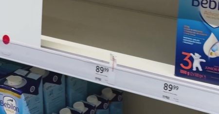 Pojawiają się na półkach w Rossmannie. Co oznaczają te karteczki?