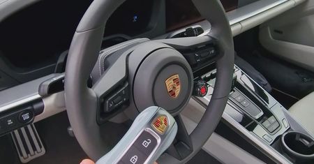 Wideo: jak otworzyć bagażnik w Porsche 911?