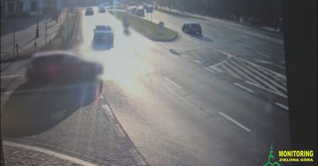 Groźny wypadek z udziałem motocyklisty. Wszystko się nagrało