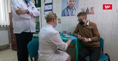 Test na przeciwciała z dyskontu. Jak to działa? Nasz dziennikarz sprawdził to na własnej skórze