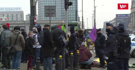 Protest klimatyczny w centrum Warszawy. Centrum zablokowane