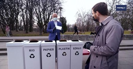 Minister klimatu zdaje test na segregowanie. "Kilka pułapek zastawił pan na mnie"
