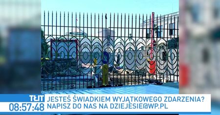 Ogromne ogrodzenie przed Sejmem. Grodzki ostro przestrzega