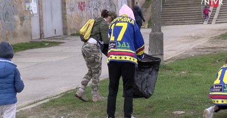Tak na Podhalu sprząta się ulice. "Fajnie wyjść w pandemii na pole"