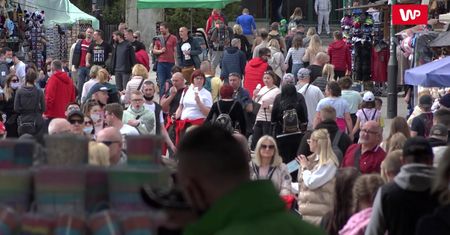 Majówka 2021. Tłumy turystów w Zakopanem. Gdzie śpią? "U rodziny, u cioci"