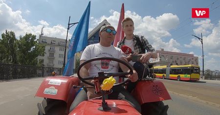 Jeździł traktorem po Warszawie. Ludzie nie mogli uwierzyć własnym oczom
