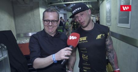KSW 61. Szef KSW gratulował Romanowi Szymańskiemu podczas wywiadu. "Zajechałem go"