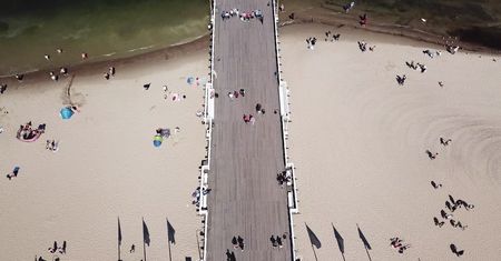 Długi weekend. Najazd turystów na Pomorze. "Taniej wyszłyby Malediwy"