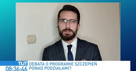 Szczepienia na COVID. Spotkanie w KPRM bez Szymona Hołowni. Radosław Fogiel wyjaśnia