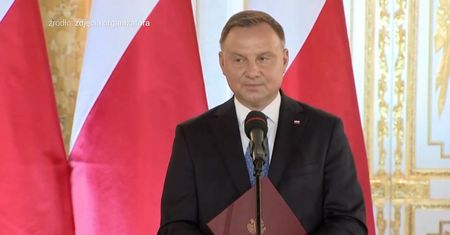 Ważna uroczystość Andrzeja Dudy. Jarosław Kaczyński przyszedł spóźniony