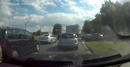 Kolizja i ucieczka z miejsca zdarzenia we Wrocławiu. Poszkodowany prosi o pomoc