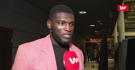"Klatka po klatce" (on tour). KSW 53. Izu Ugonoh wejdzie do klatki i zadebiutuje na gali KSW 54! "Kontrakt już podpisany"