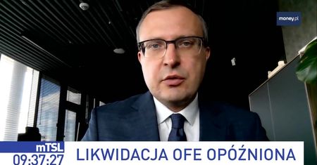 PPK z opóźnieniem, a część Polaków na minusie. Prezes PFR komentuje