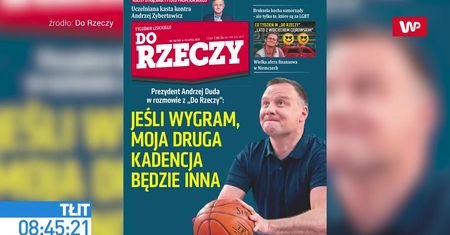 Wybory 2020. Duda z piłką na okładce. Grzegorz Schetyna drwi z nagrania prezydenta