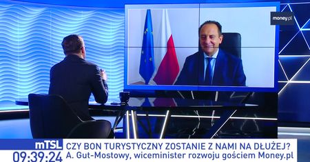 Bon pomaga zonie ministra? "Teorie spiskowe"
