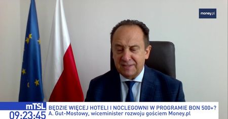 Bon turystyczny. Zainteresowanie firm niewielkie, rząd spokojny