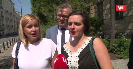 Posłanki otoczyły mężczyznę, by "uwolnić" go z kordonu policji