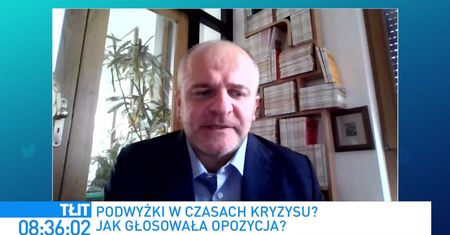 Podwyżki dla posłów. Paweł Kowal zmienia zdanie. "Po przemyśleniu jeszcze raz"