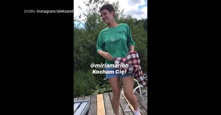 Aleksandra Domańska kąpie się w jeziorze topless