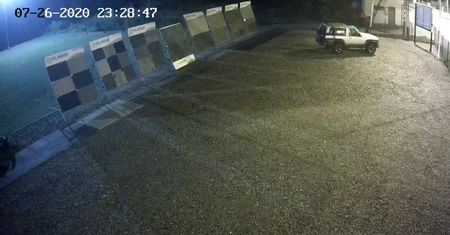 Zobacz jak skradziono z zamkniętego placu nissana patrola