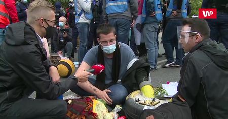 Warszawa. Protest aktywistów z Extinction Rebellion. Chcą ogłoszenia Alarmu Klimatycznego