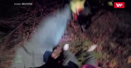 Strażacy uwięzieni przez ogień. Otrzymali pomoc z powietrza