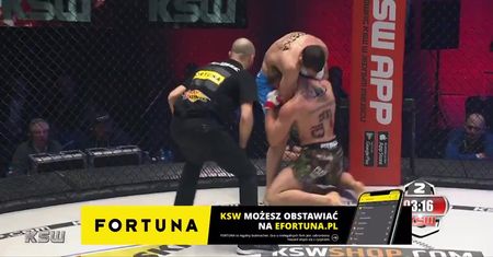 Magomiedow udusił Kęsika na KSW 57! Ależ poddanie w debiucie
