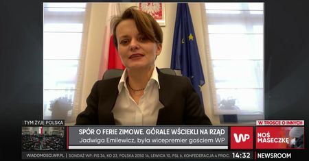 Stoki i hotele do otwarcia? Emilewicz komentuje