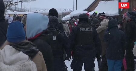 Skoki narciarskie. Zakopane. Mnóstwo kibiców pod Wielką Krokwią. Apele policji nie pomogły