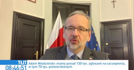 Jadwiga Emilewicz z dziećmi na stoku. Adam Niedzielski: ja bym tak nie zrobił