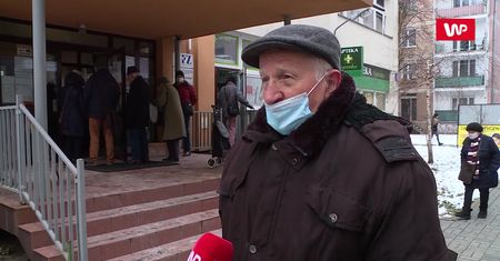 Ruszyły zapisy na szczepienia. Pod placówkami POZ ogromne kolejki