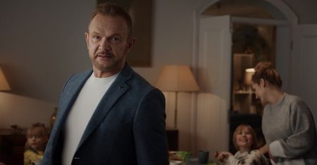Spot z Cezarym Pazurą. "Szczepienie to nie tylko twoja sprawa"