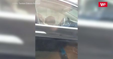 Śpiący kierowca jechał Teslą. Przerażające wideo światka