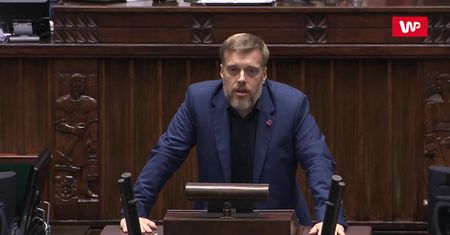 Kłótnia w Sejmie. Adrian Zandberg mówi o "brunatnych ławach", Dobromir Sośnierz ripostuje "czerwonym komunistą"