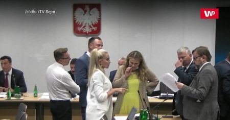 Prowadzący obrady dwa razy  prosił, lecz nikt się nie słuchał