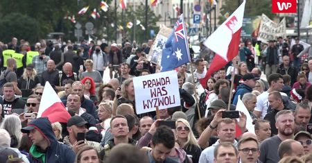 Protest antycovidowców w Warszawie. Posypały się mandaty