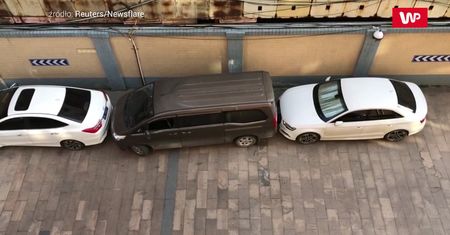 Wyjechał minibusem zupełnie bez zadrapania. Nagranie mistrza kierownicy z Chin