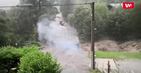 Powódź i eksplozja jednocześnie. Amatorskie nagranie uchwyciło straszny moment
