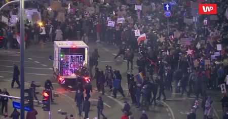 Strajk Kobiet w Warszawie. Zamieszki na rondzie Dmowskiego