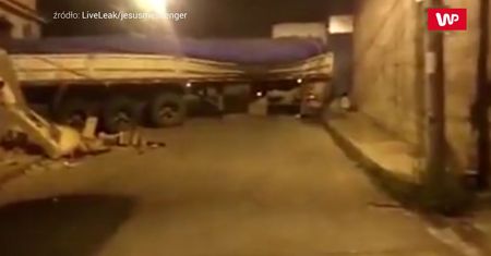 Katastrofa przy wyjeżdżaniu ciężarówką. Z każdą minutą było coraz gorzej