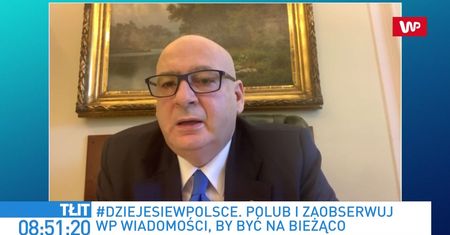 Policjanci zawieszeni za wieszaki na płocie Jarosława Kaczyńskiego. Piotr Zgorzelski oferuje pomoc