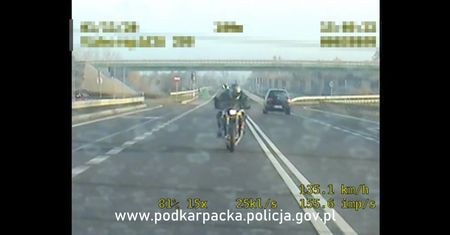 Uciekał przed policją przekraczając prędkość o ponad 100 km/h. Grozi mu 5 lat więzienia